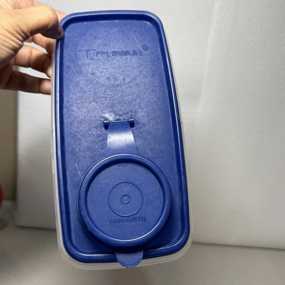 Vintage Tupperware Store N‎ Pour Shear 13 Cup.  471 Cap,  Seal Navy Blue